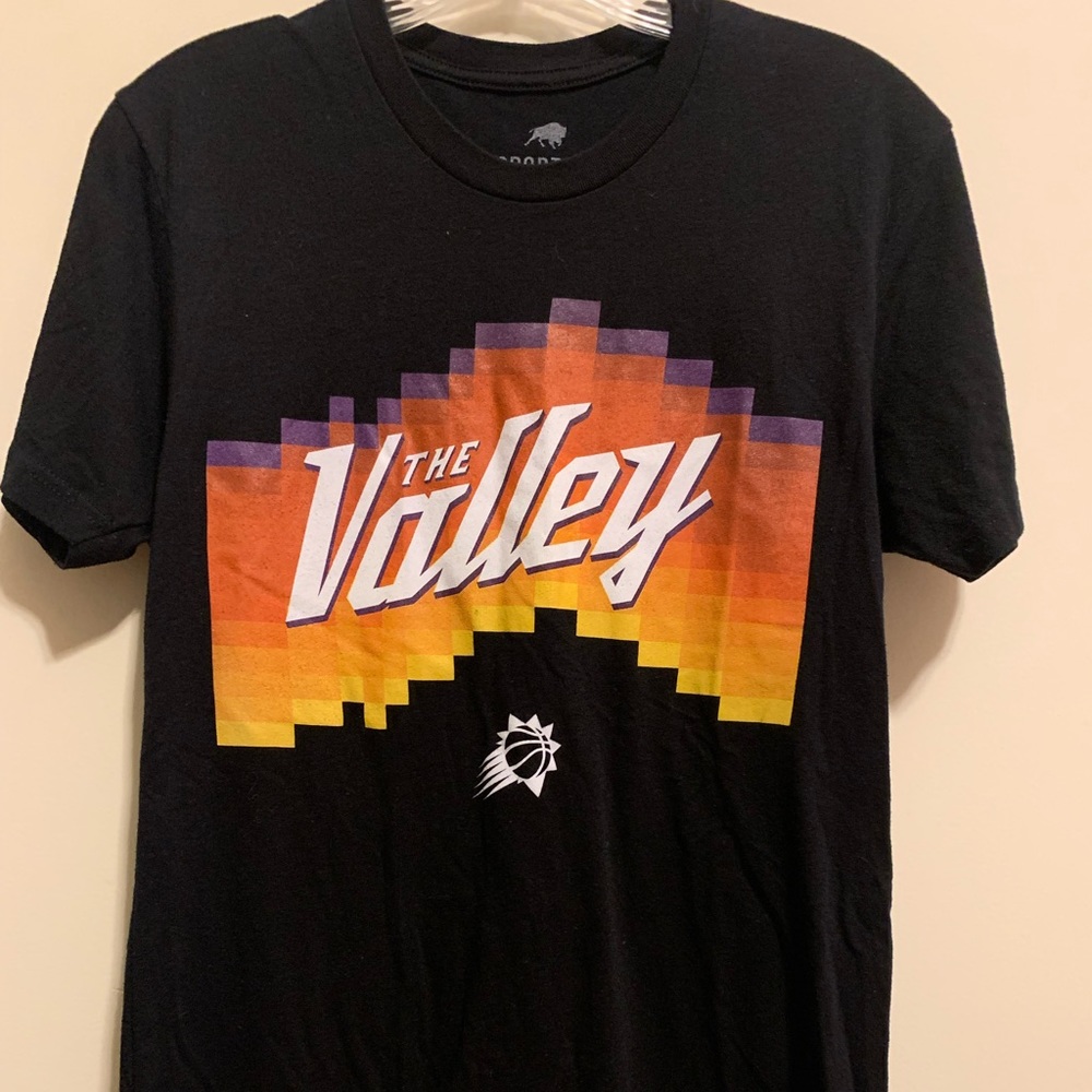 The valley sports tee size small